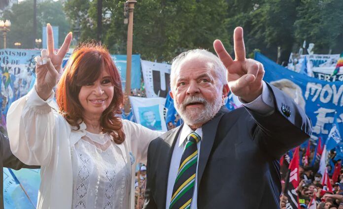 Cristina Fernández y Lula da Silva en un acto en Buenos Aires en diciembre de 2021.