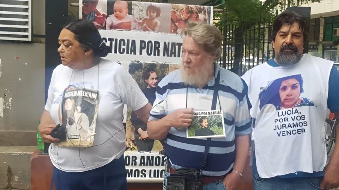 Los padres de Natalia Melmann estuvieron acompañados por los de otra víctima de femicidio, Lucía Pérez. (0223)