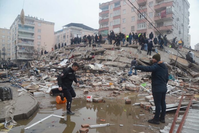 Un devastador terremoto provocó más de 1.500 muertos en Turquía y Siria. (AKENGIN / AFP)