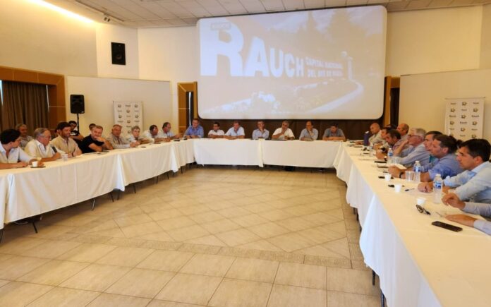 Intendentes radicales en Rauch: señales hacia las PASO y reclamos a Provincia
