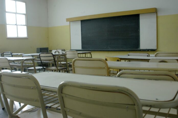 Las aulas estarán vacías en algunos colegios de Bahía Blanca.